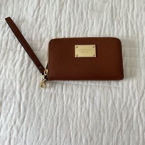 Michael Kors Wristlet 🤎